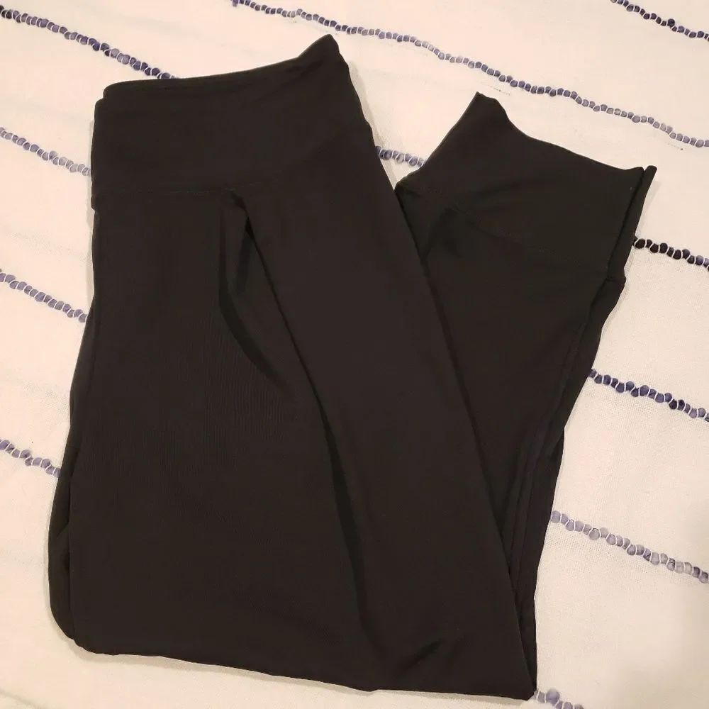 Fabletics pleated capris, size Small - Picture 2 of 7